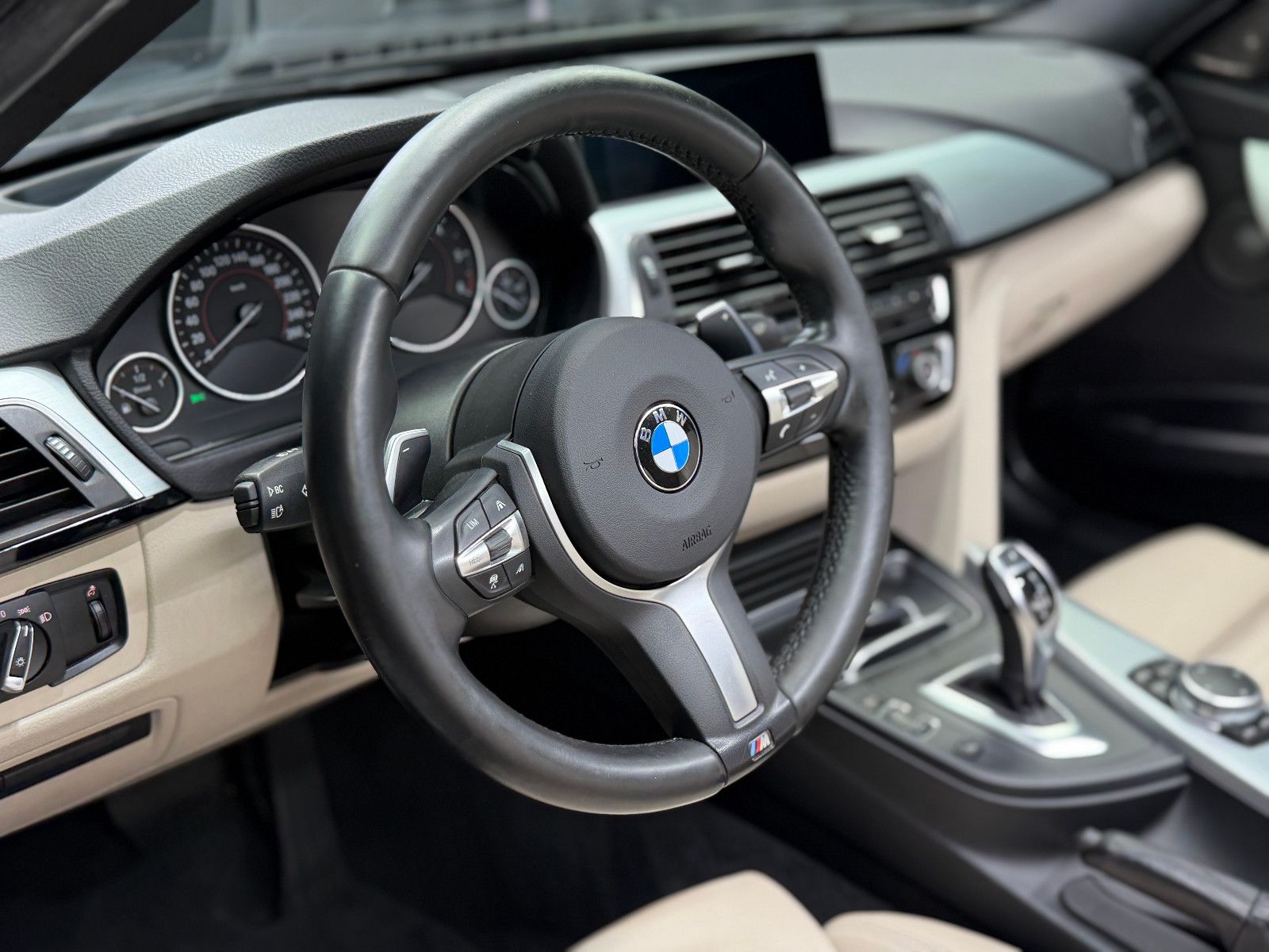 Fahrzeugabbildung BMW 335d xDrive Limo M Sport|H&K|PANO|HuD|VOLL