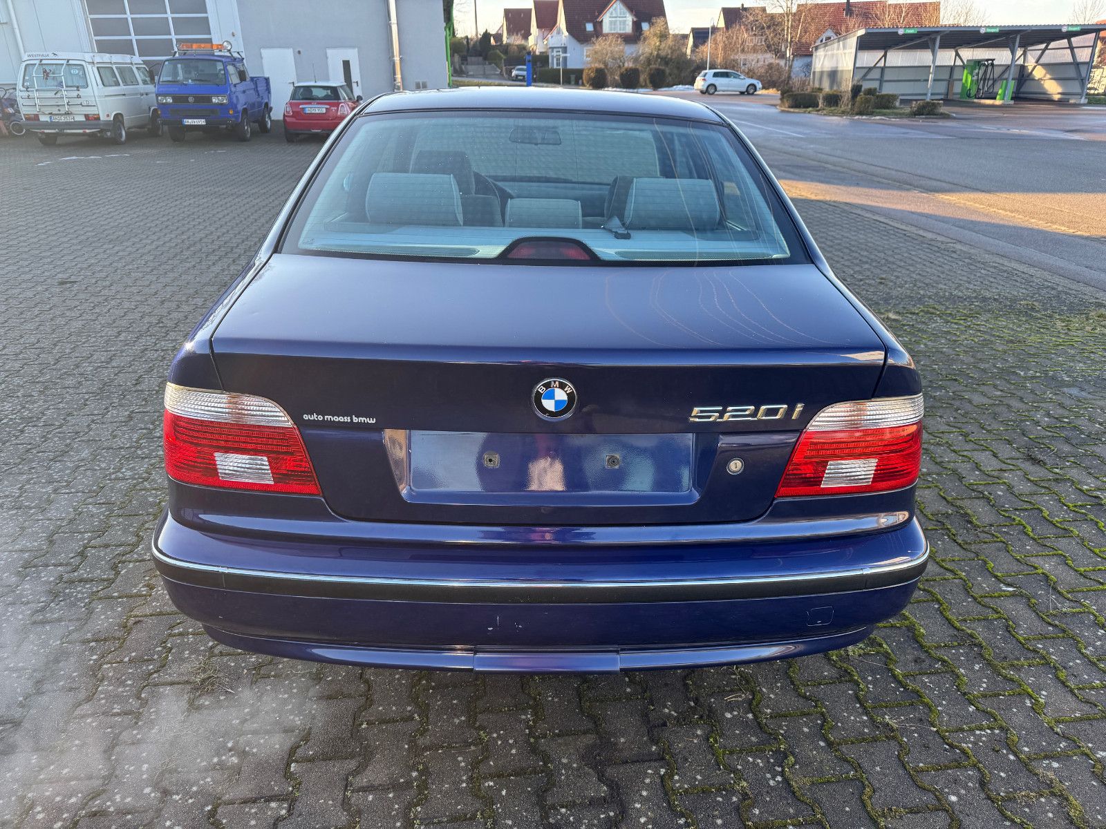 Fahrzeugabbildung BMW 520i