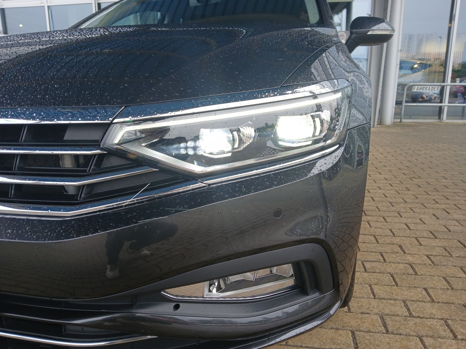 Fahrzeugabbildung Volkswagen Passat Variant TSI Business DSG Matrix Navi ACC