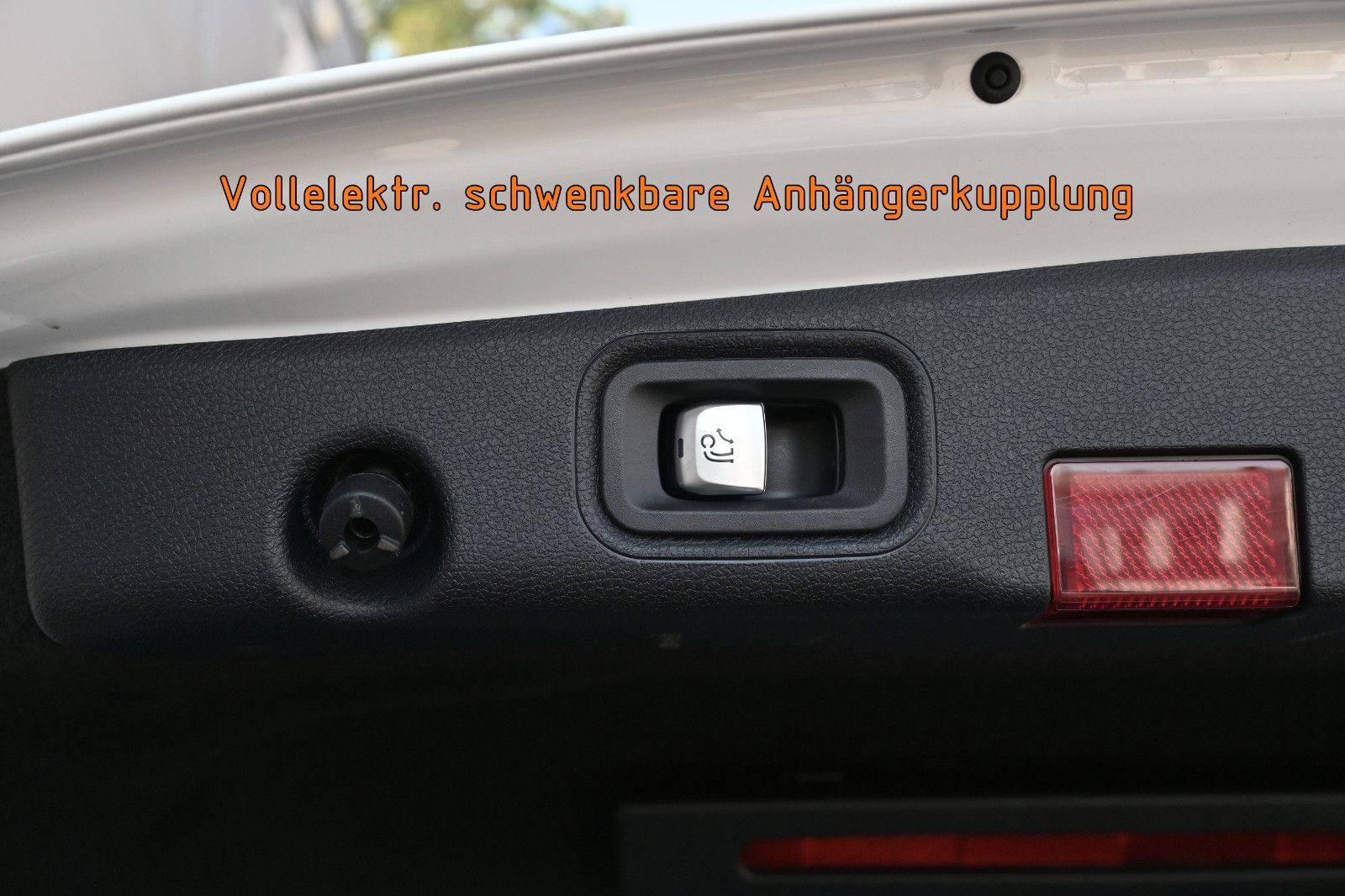 Fahrzeugabbildung Mercedes-Benz E 220 d 4MATIC Exclusive °AHK°PANO°STANDHEIZUNG°