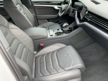 Volkswagen Touareg - 12