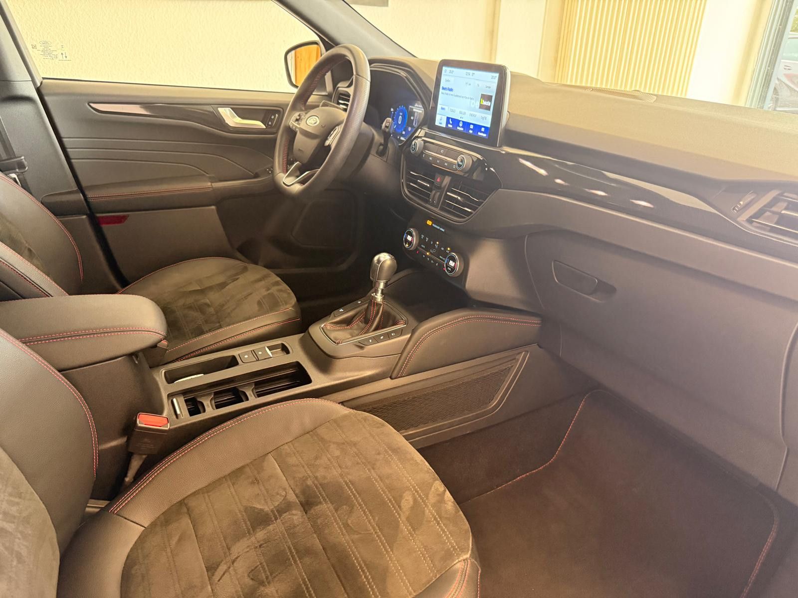 Fahrzeugabbildung Ford Kuga ST-Line X / LED / KAMERA / 25TKM