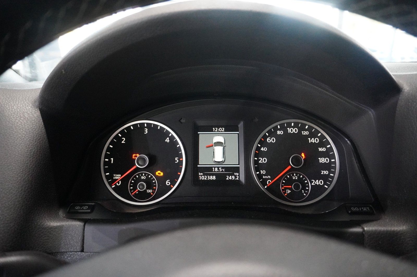 Fahrzeugabbildung Volkswagen Tiguan 2.0D LIFE KLIMA/SHZ/PDC/AUX/NEBEL
