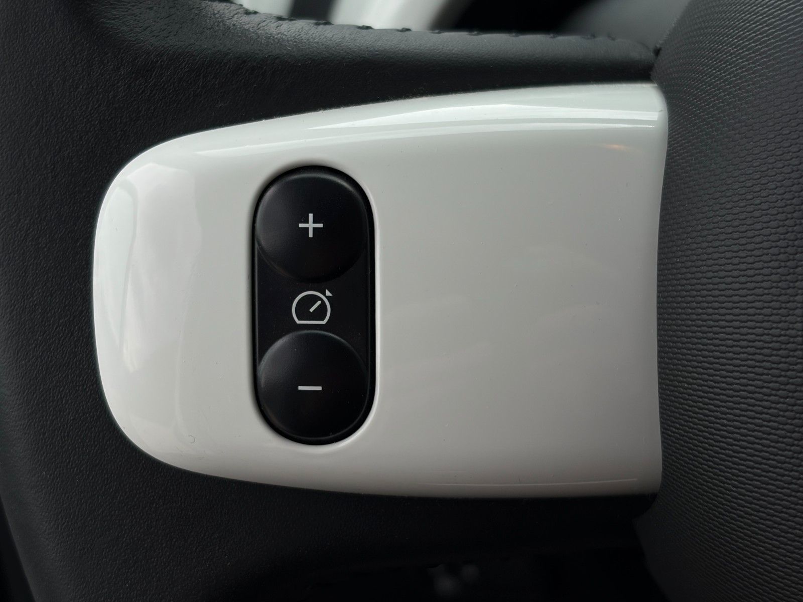 Fahrzeugabbildung Renault Twingo Vibes Electric SHZ CAM BT Temp. CarPlay