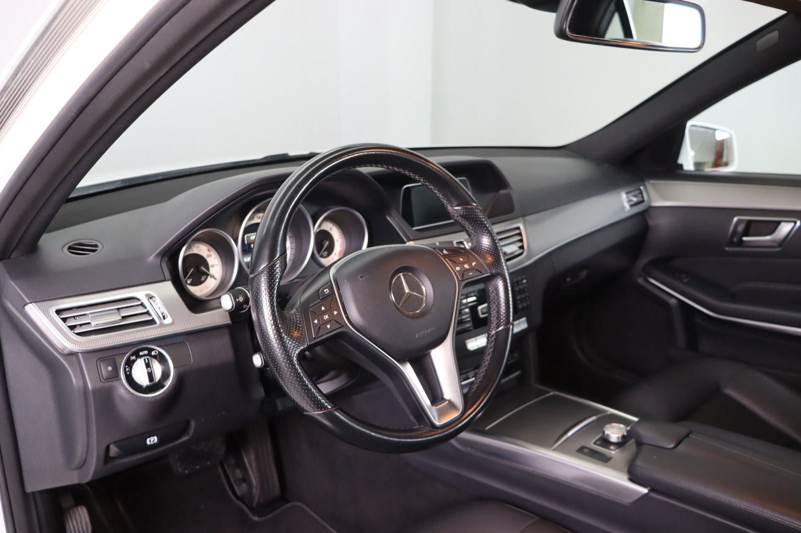 Fahrzeugabbildung Mercedes-Benz E 200 BlueTEC * LED * Navi * HU 03.2028 Avantgar