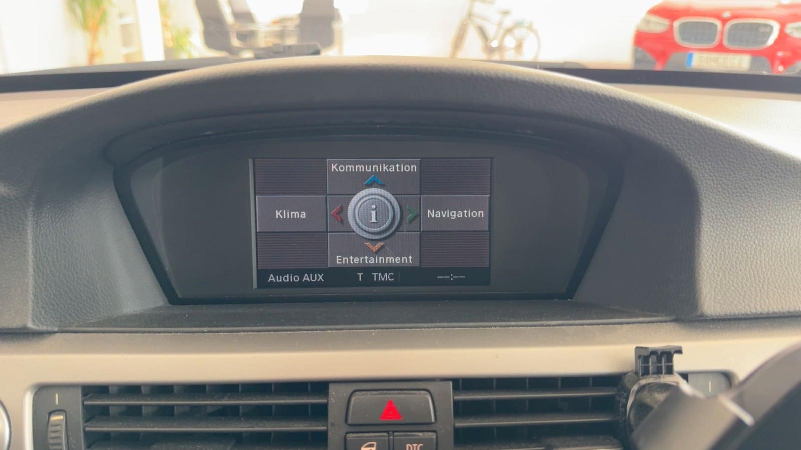 BMW 318d Touring 143 ch BVM / 133 927 km / Toit pano / Cuir / Sièges chauffants / Chaine changée