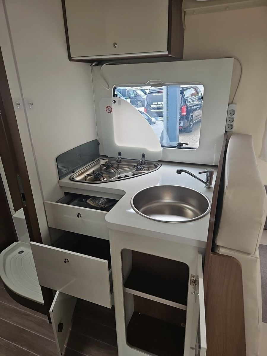 Fahrzeugabbildung Roller Team Auto-Roller 284 TL SAT / TV / Luftfederung