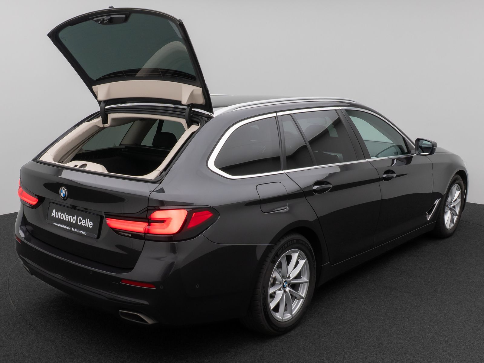Fahrzeugabbildung BMW 530d xD Kamera Laser HUD DAB 4xKlima AHK Sport
