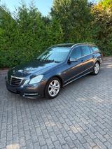Mercedes-Benz E 220 CDI T BlueEFFICIENCY AVANTGARDE AVANTGARDE - Mercedes-Benz E 220: Cdi