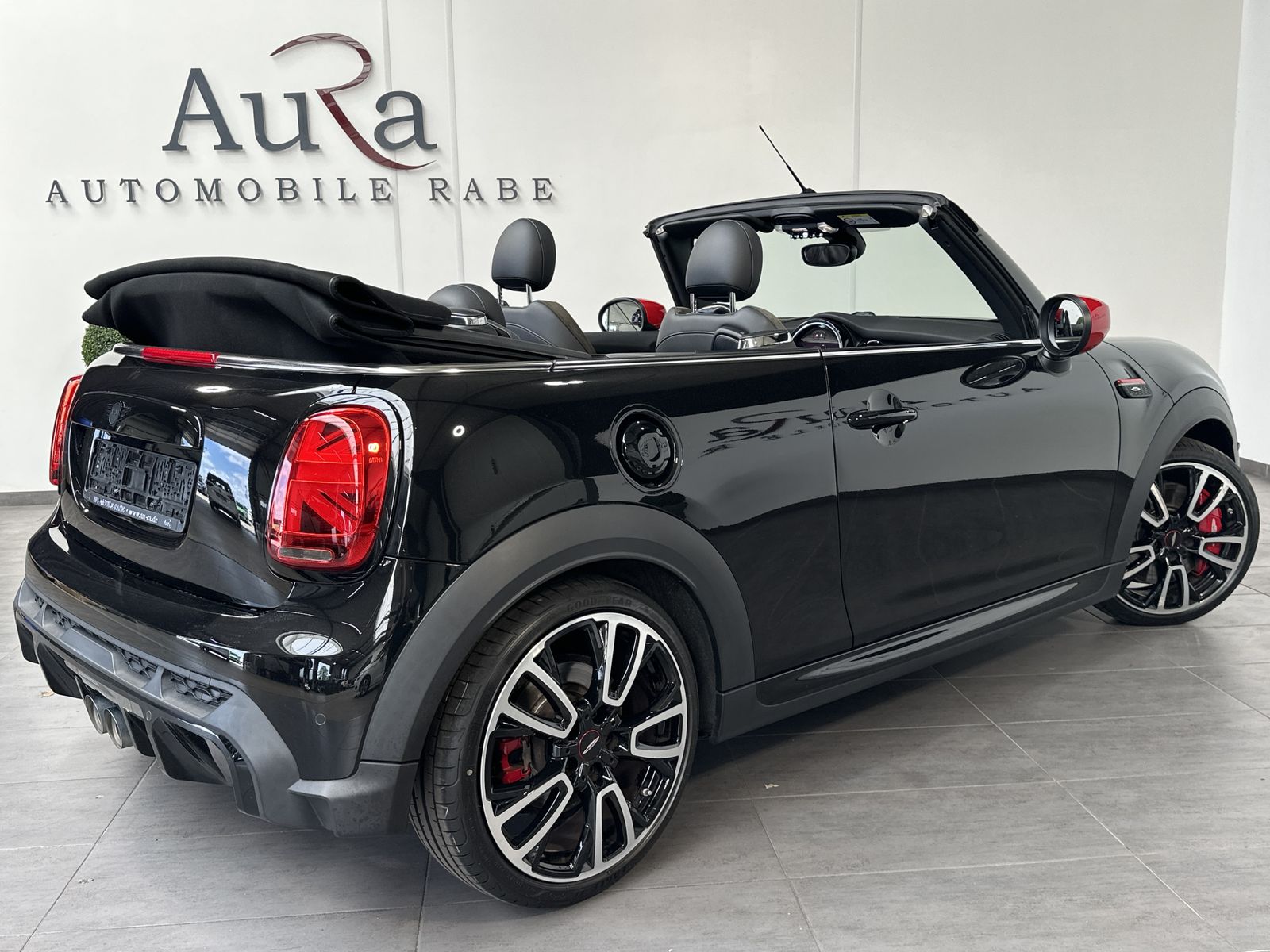 Fahrzeugabbildung MINI John Cooper Works Cabrio Sport-Aut. NAV+LED+ACC