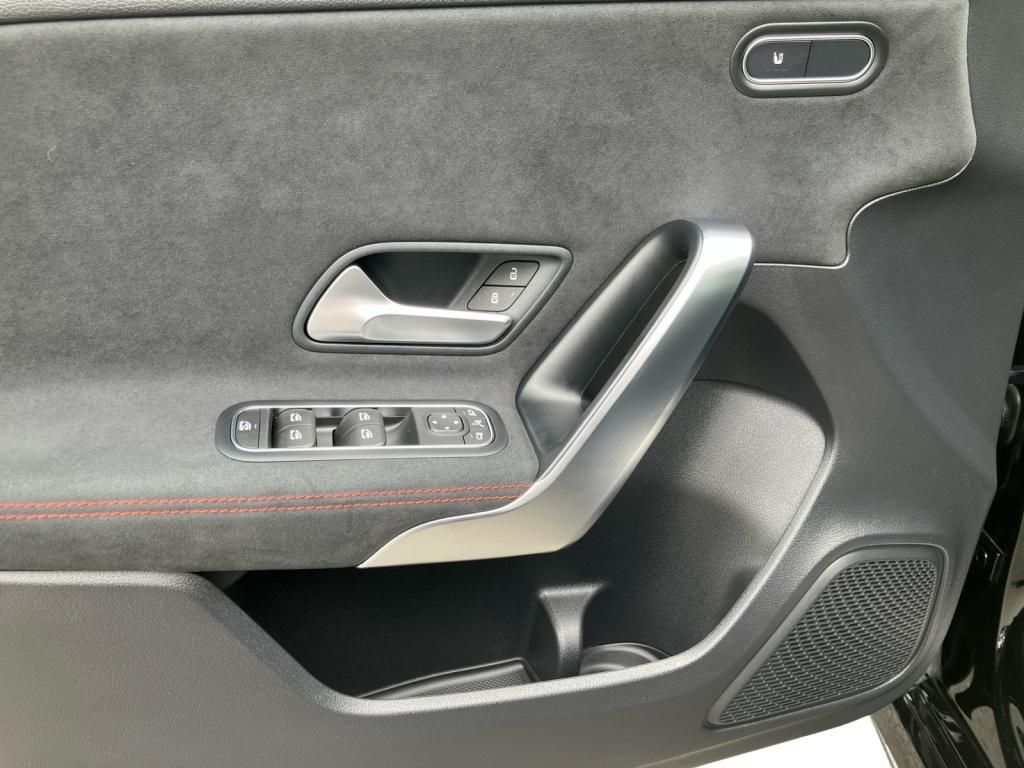 Fahrzeugabbildung Mercedes-Benz A 200 AMG*AHK*DISTR*KAMERA*KEYLESS*NAVI*LED