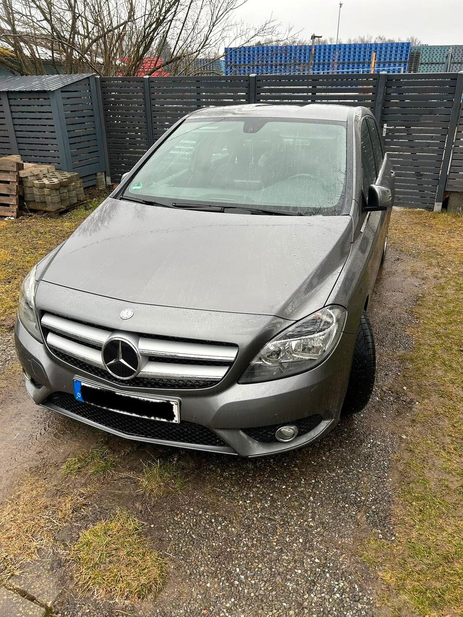 Mercedes-Benz B 200