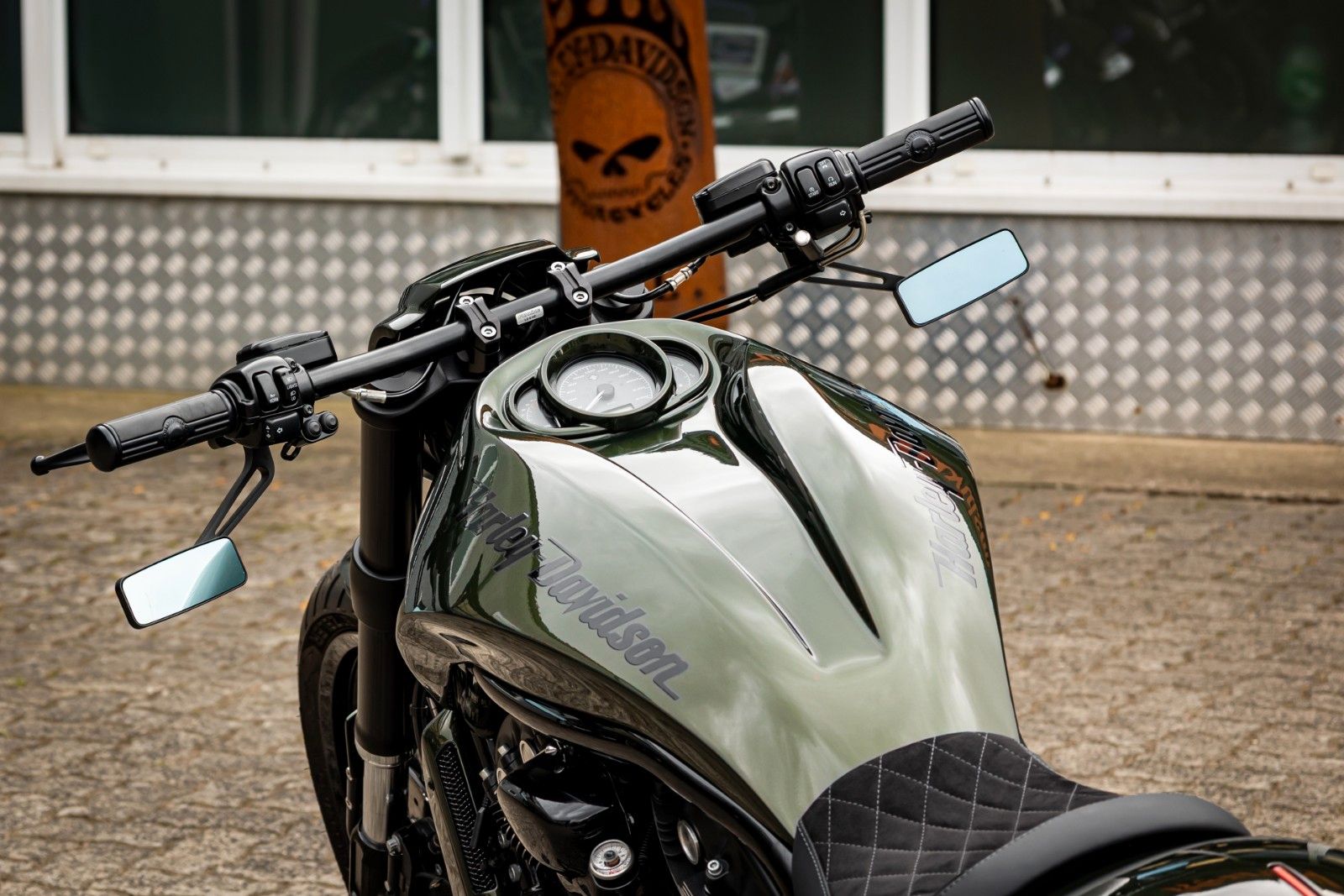 Fahrzeugabbildung Harley-Davidson VRSCDX Night Rod Special - BBC - 280er - Bad Boy