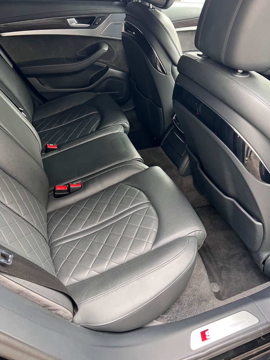 Fahrzeugabbildung Audi S8 4.0 TFSI quattro plus