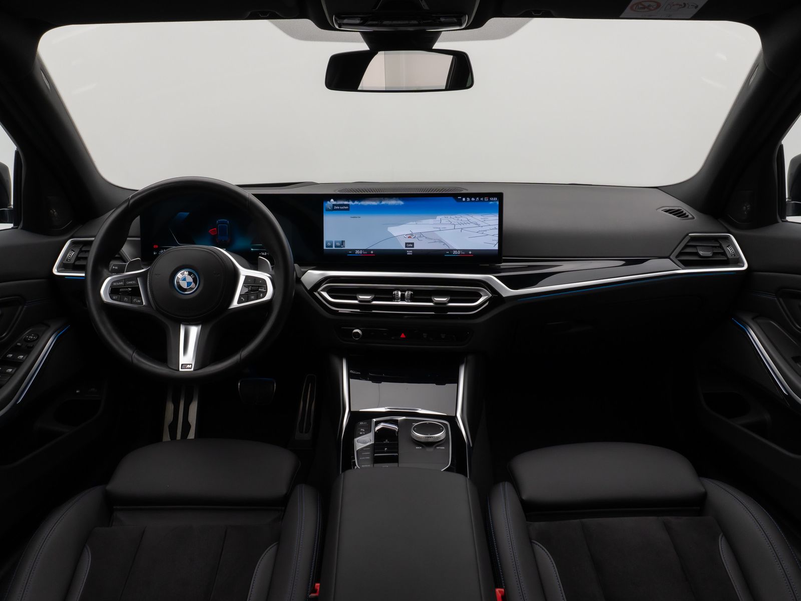 Fahrzeugabbildung BMW 330e xD MSport Kamera HUD DAB H/K Komfort 18Zoll