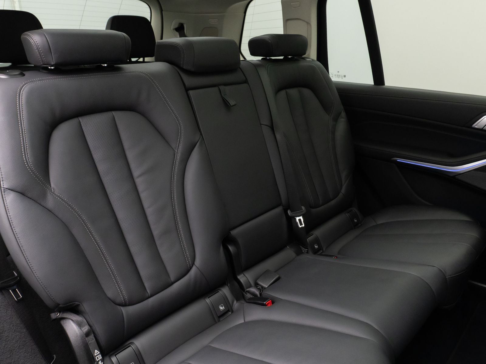 Fahrzeugabbildung BMW X7 xD40d  Panorama Kamera HUD DAB H/K SoftCl AHK