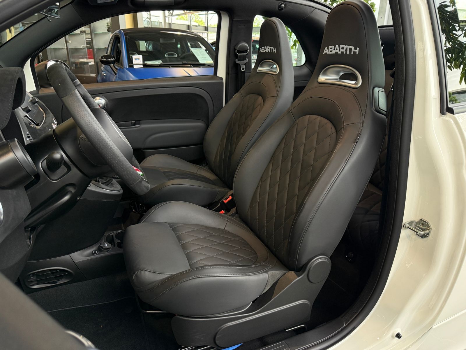 Fahrzeugabbildung Abarth 695C 695 C SHZ BEATS NAVI LEDER