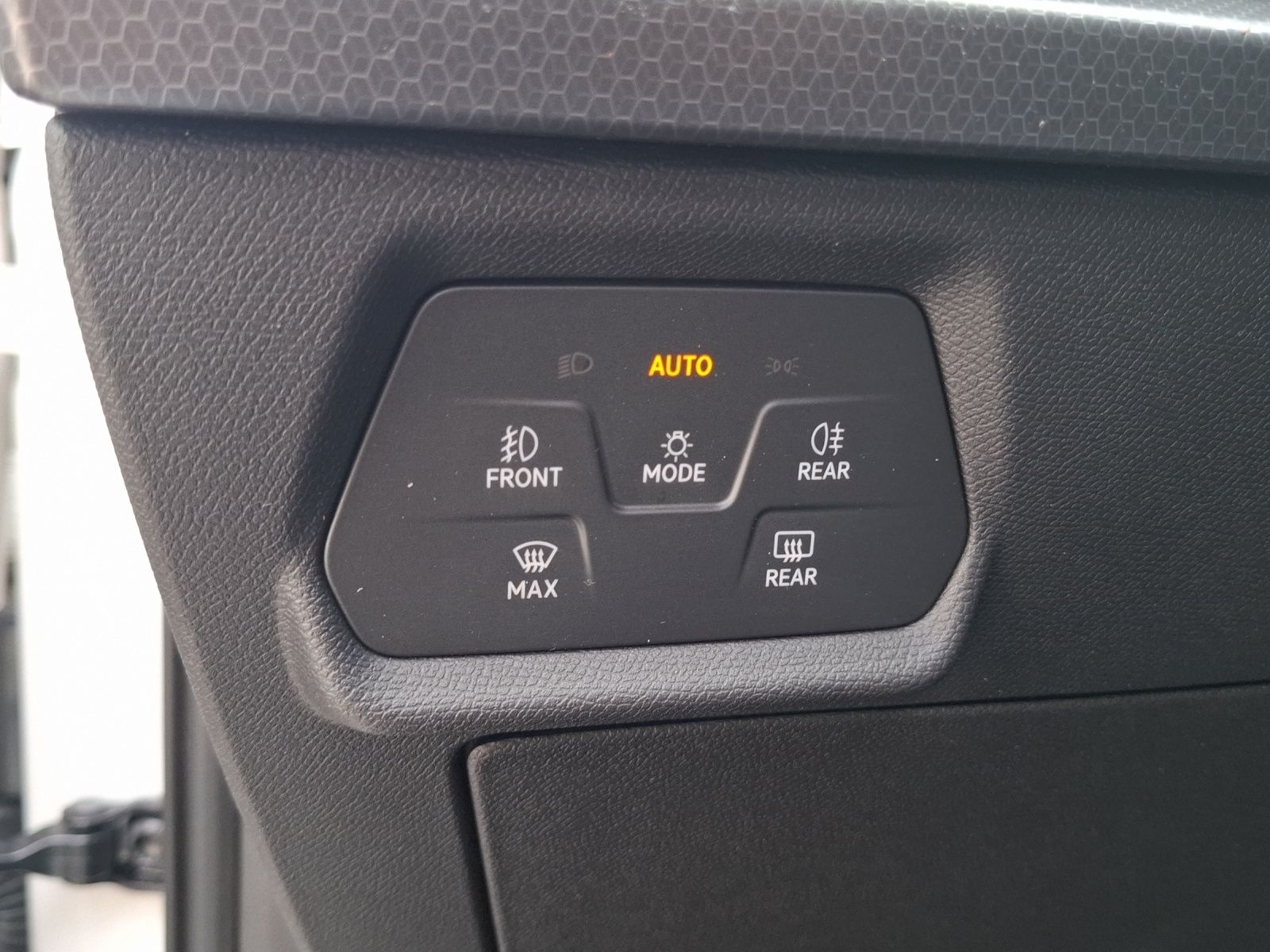 Fahrzeugabbildung SEAT Leon ST TDI Style DSG LED Navi  ACC RFK SH