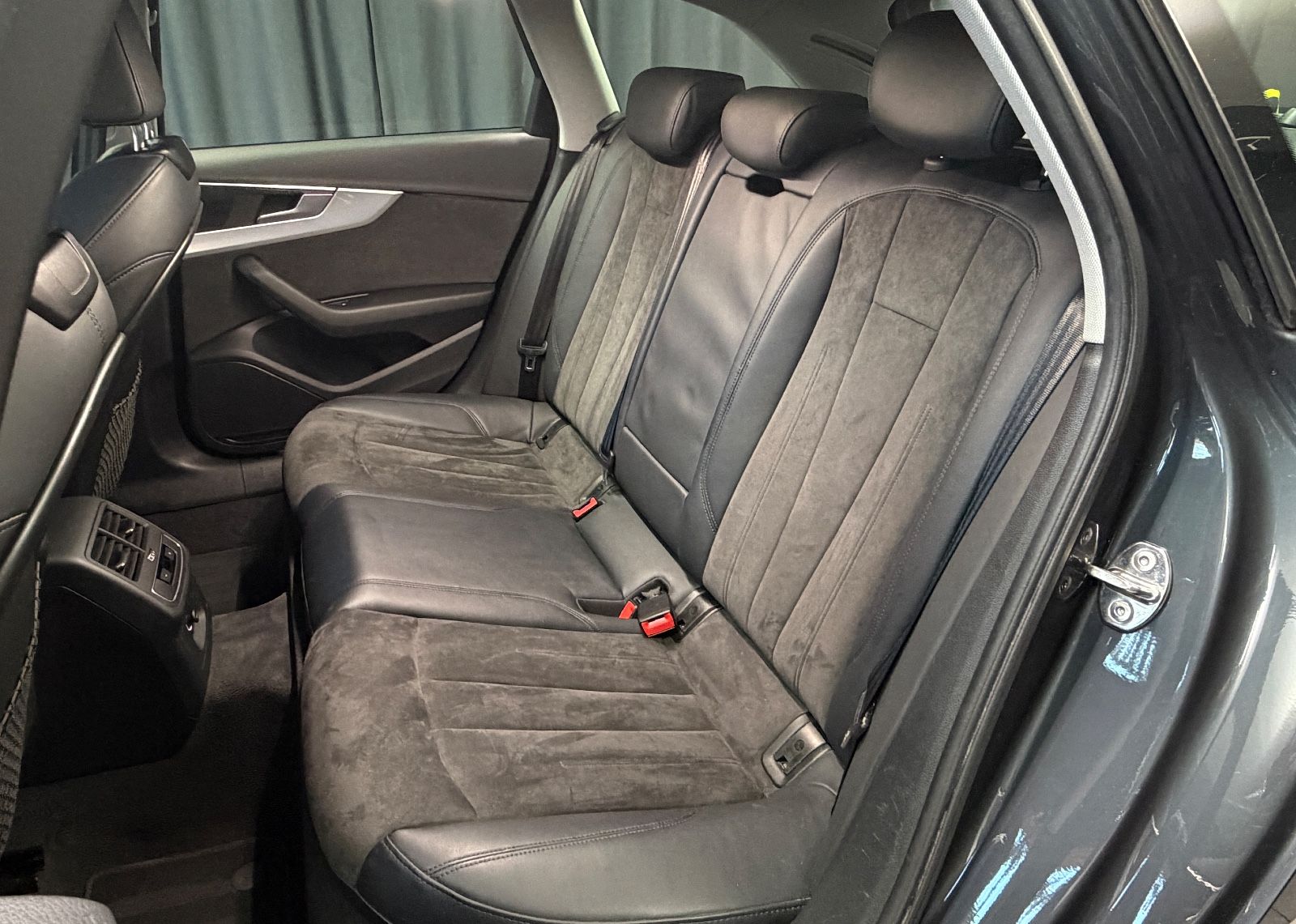 Fahrzeugabbildung Audi A4 Avant g-tron sport|S-LINE|S-TRONIC|HEAD-UP|