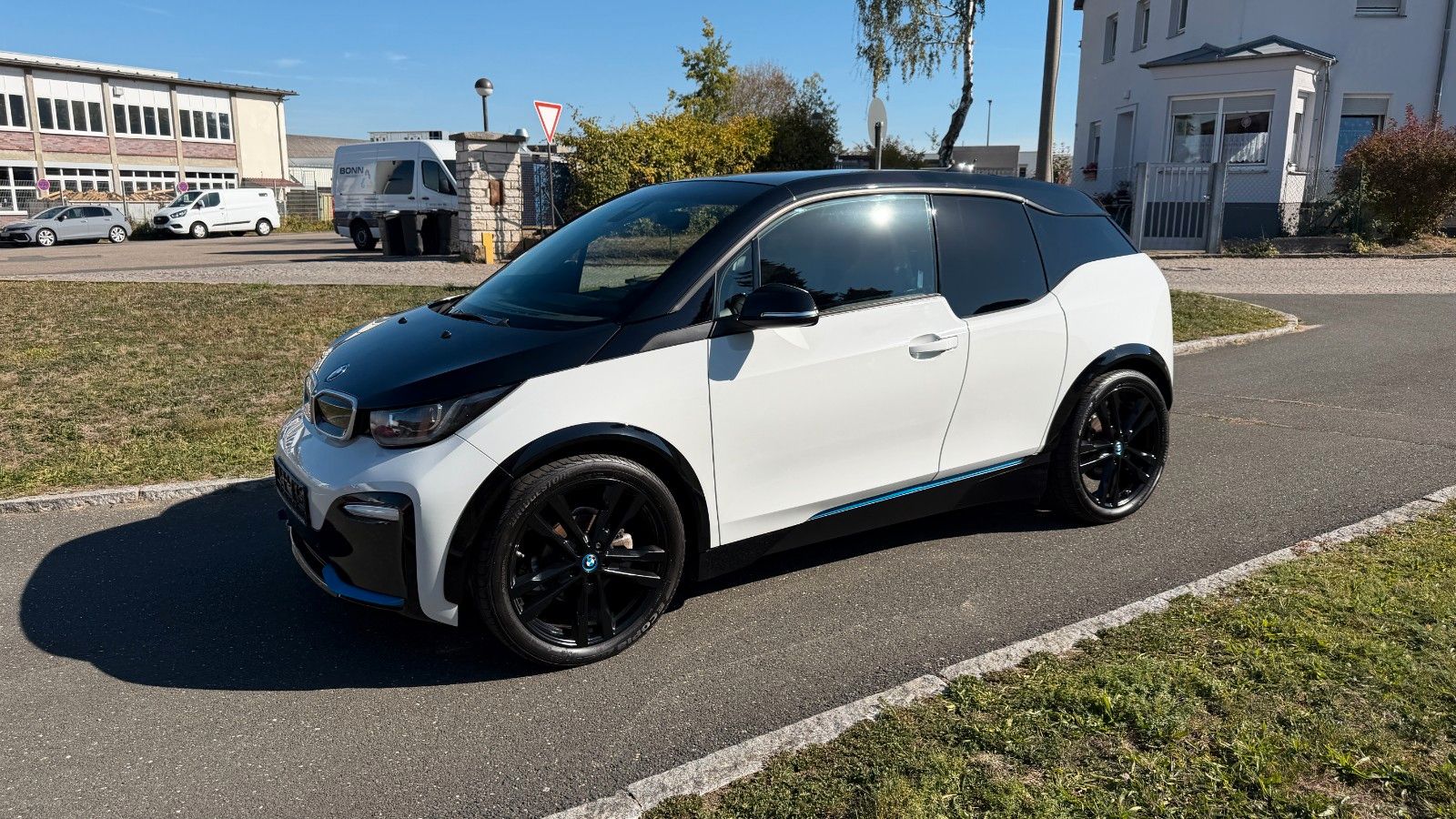 BMW i3s (120Ah), Navi Prof, Ad.LED, SHZ, ACC, Kamera imagem 3