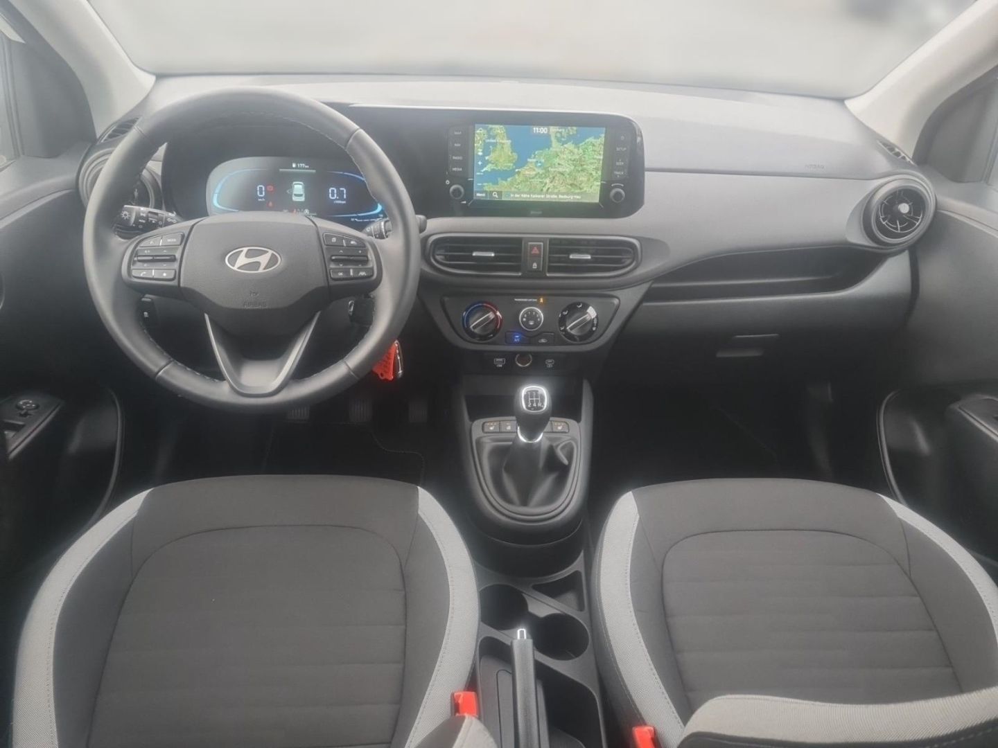 Fahrzeugabbildung Hyundai i10 FL 1.0 Benzin MT Allwetterreifen PDC Klima