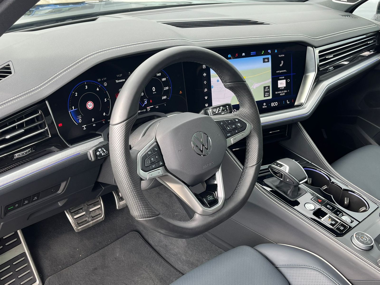 Fahrzeugabbildung Volkswagen Touareg 3.0TDI 4M R-Line VOLL Black 22" UPE 114T