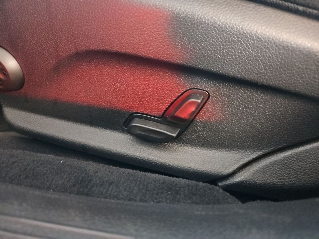 Fahrzeugabbildung Mercedes-Benz E 300 deT 4M AMG Distronic+ LED SHZ 360° Ambie.