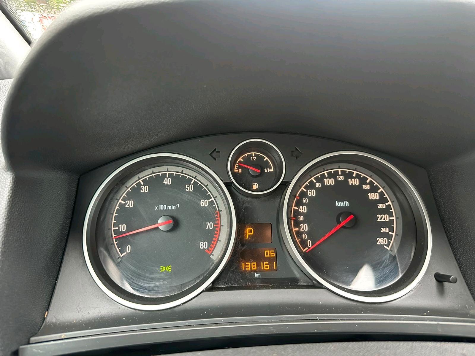 Opel Zafira 2010 — photo 9