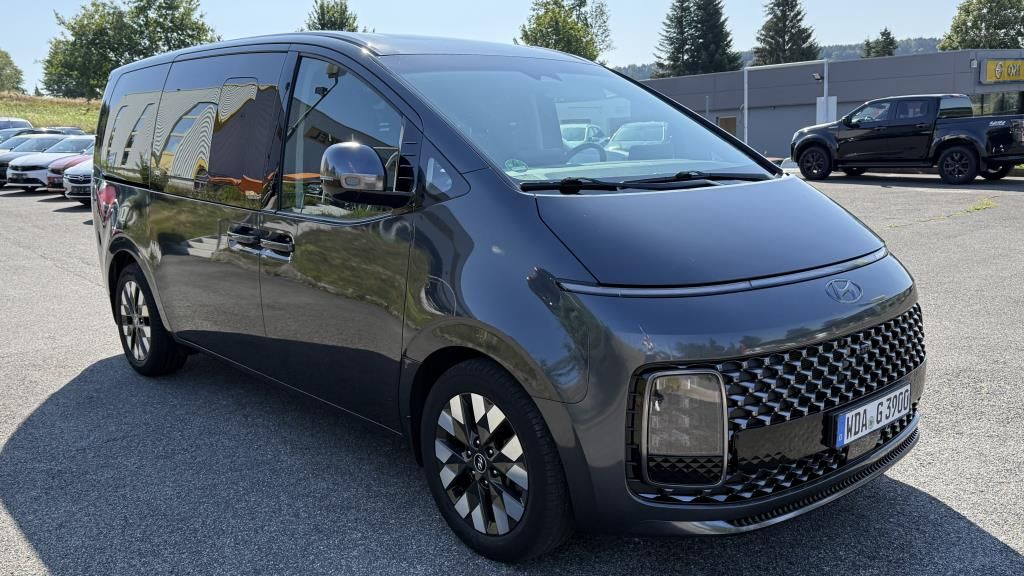 Autohaus Zimpel - Hyundai Staria Signature 2.2 4WD Kamera+SHZ+LHZ+Klimaaut - Bild 3 Autohaus Zimpel - Hyundai Staria Signature 2.2 4WD Kamera+SHZ+LHZ+Klimaaut - Bild 3