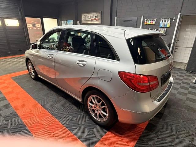 Mercedes-Benz B 180