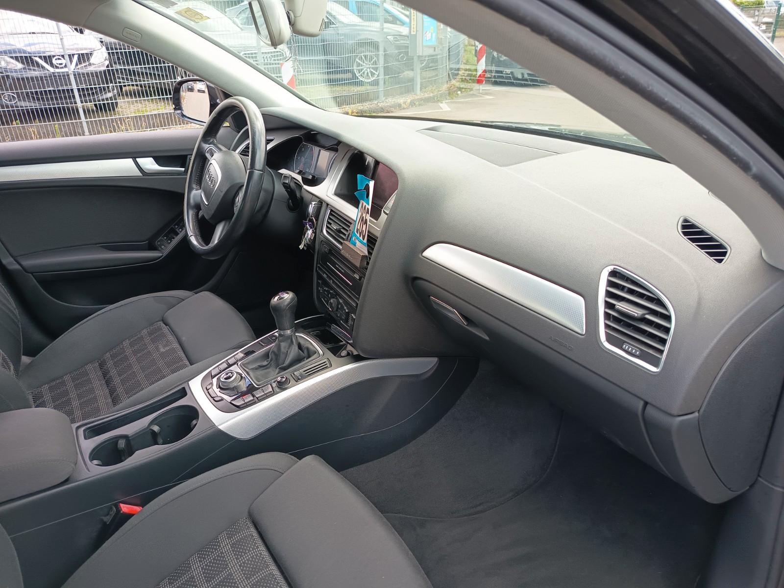 Audi A4 2011 — photo 14
