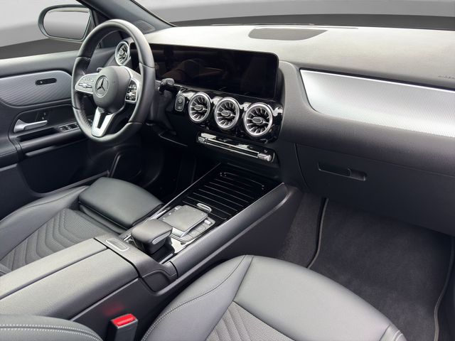 Fahrzeugabbildung Mercedes-Benz GLA 200 Automatik Style+LED+Spur+CarPlay+DAB