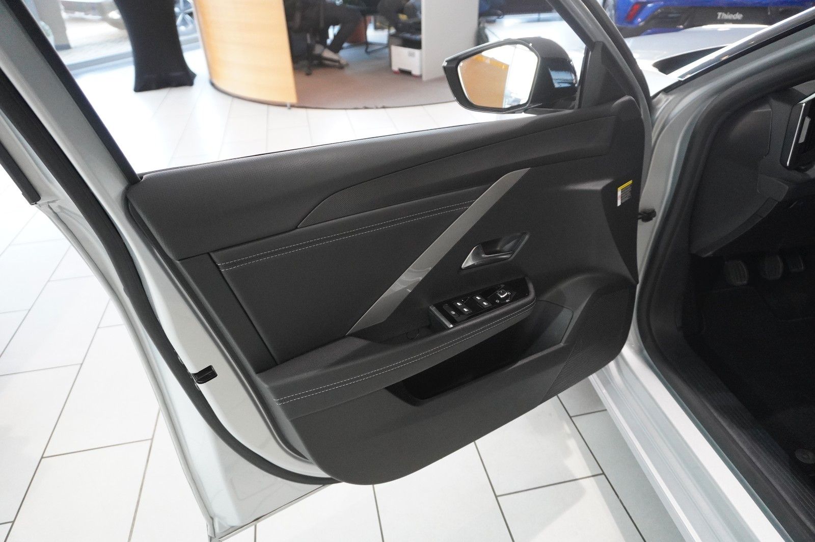 Fahrzeugabbildung Opel Astra L ST 1.2T GS SPORT NAVI/LED/360°/PANO/HUD
