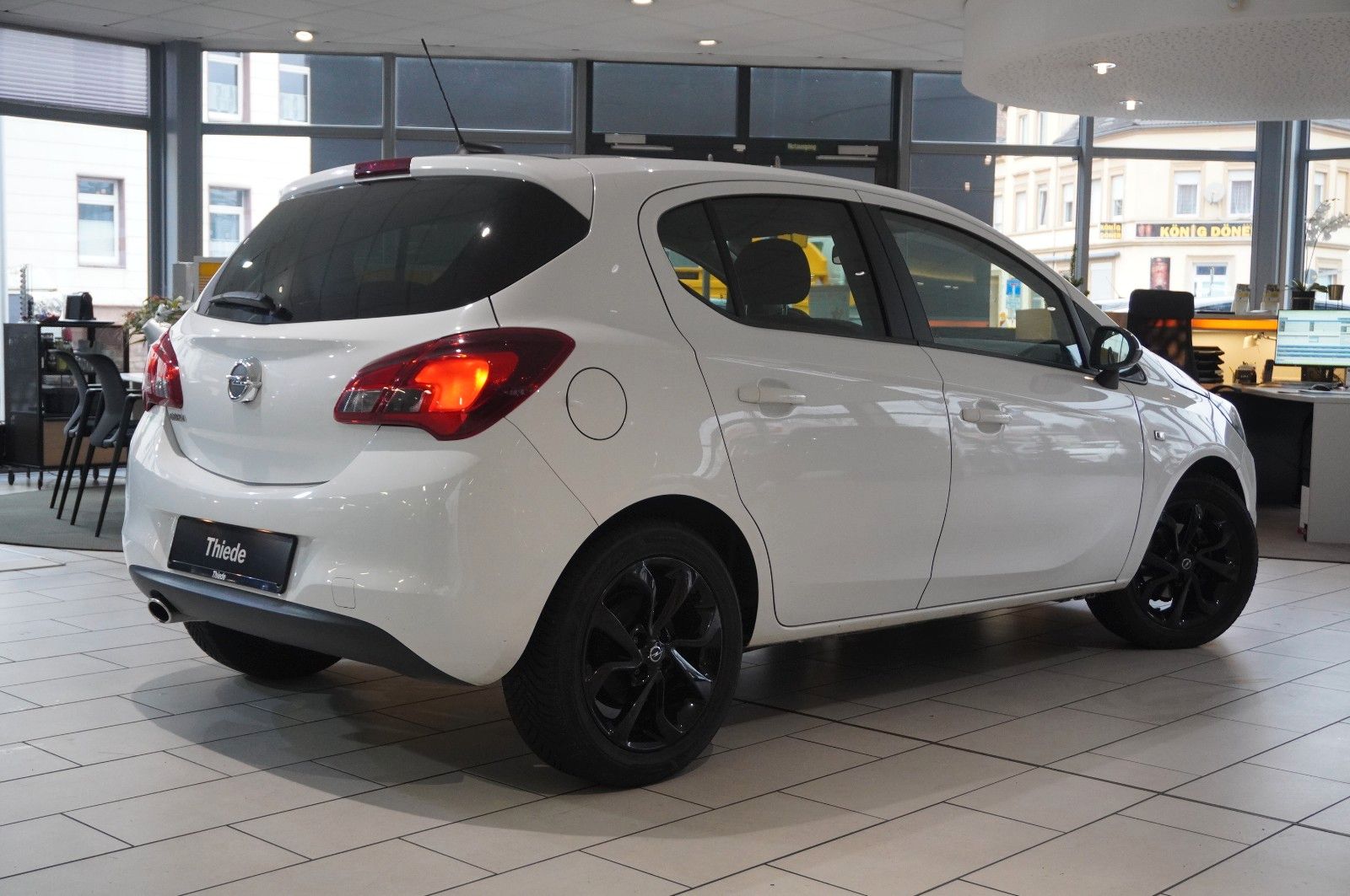 Fahrzeugabbildung Opel Corsa E 1.4 COLOR EDITION SPORT/SHZ/PDC/TEMP.