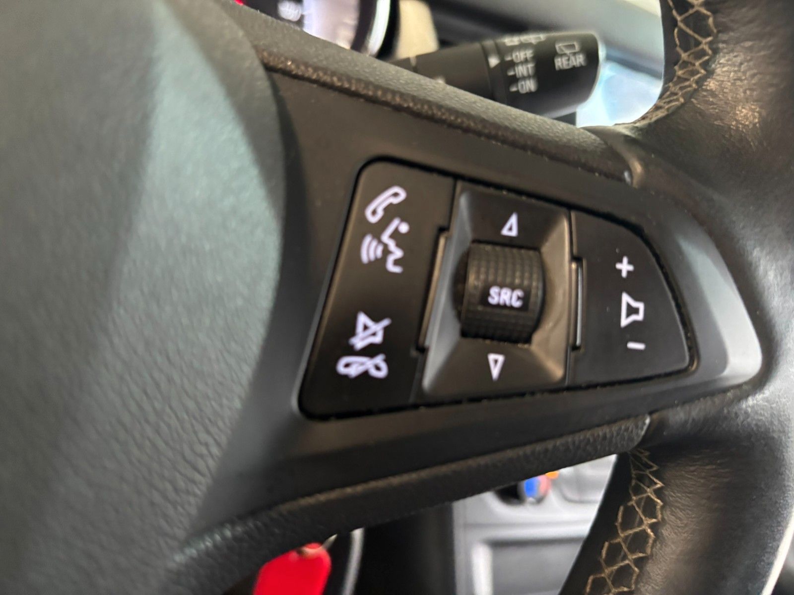 Fahrzeugabbildung Opel Astra K 1.4T 120-JAHRE KAMERA/SHZ/LHZ/ALU/ALLWET
