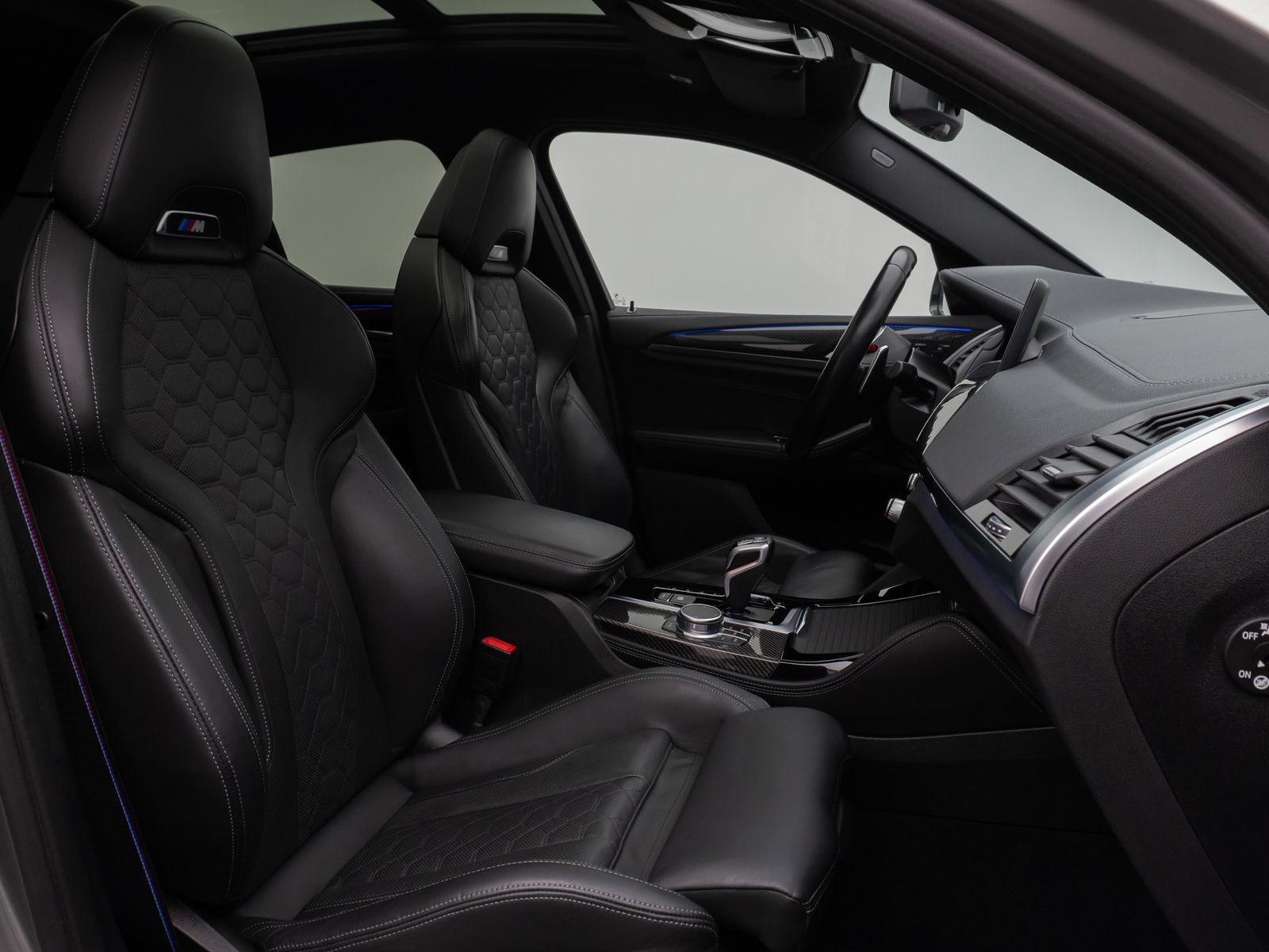 Fahrzeugabbildung BMW X4 M Panorama 360°HUD H/K TV DispKey