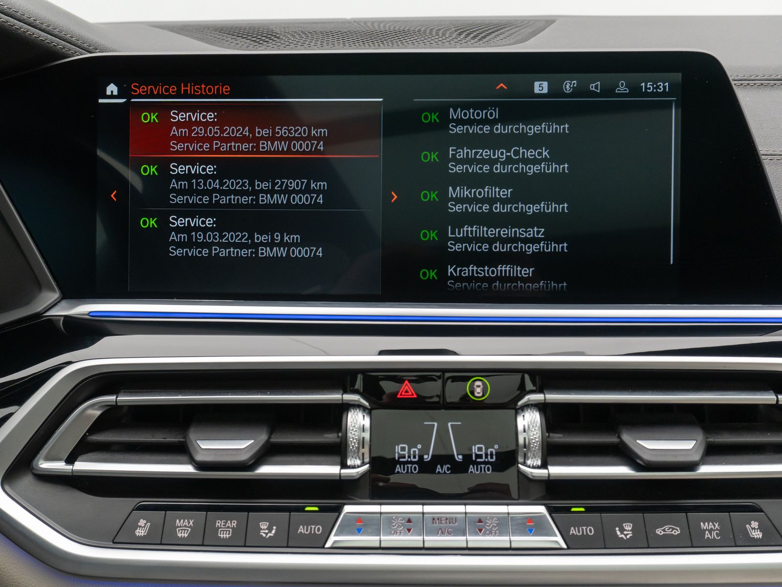 Fahrzeugabbildung BMW X5 xD30d M Sport 360°SoftCl HUD Panorama Belüftu