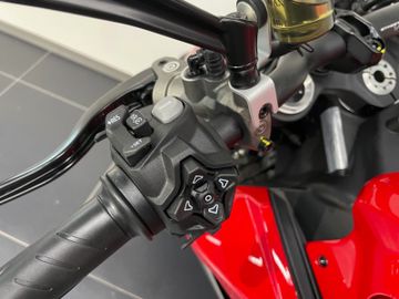 Ducati Streetfighter V2