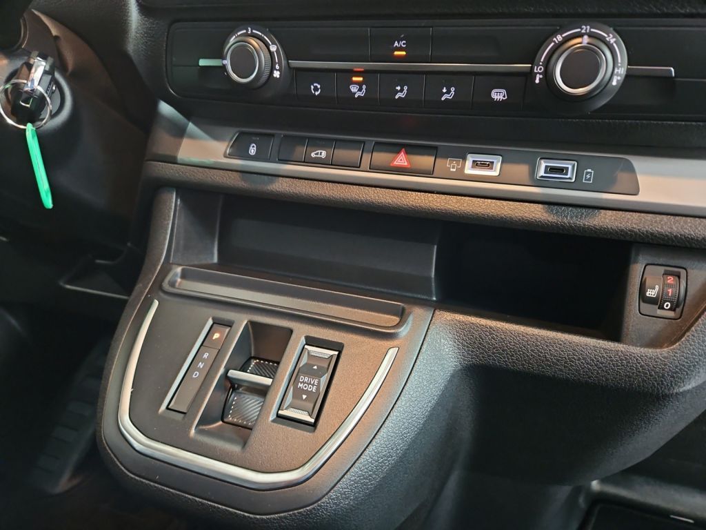 Fahrzeugabbildung Opel Vivaro-e Cargo Standard (75-kWh)