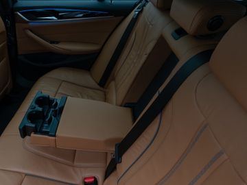 Fahrzeugabbildung BMW 530e M Sport Panorama360°Laser HUD DAB HiFi AHK