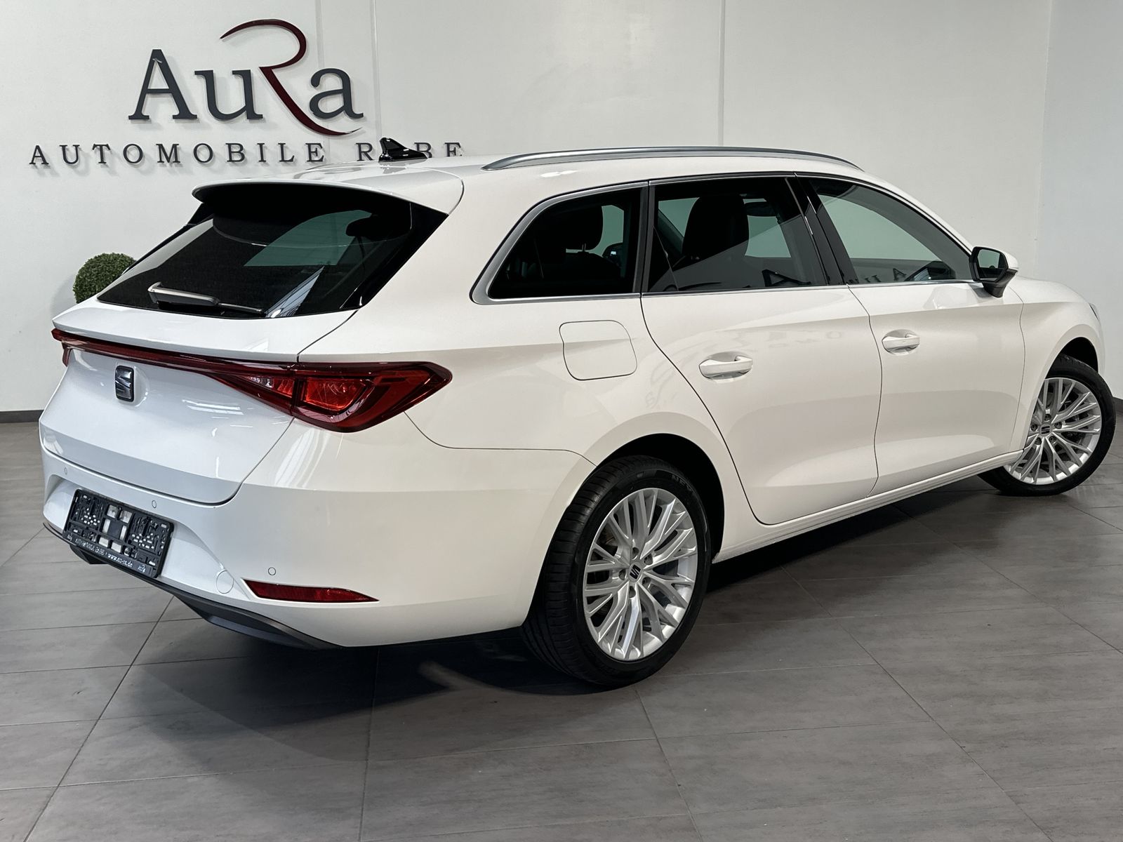 Fahrzeugabbildung SEAT Leon SpT 2.0 TDI DSG Xcellence NAV+LED+AHK+VCOCK