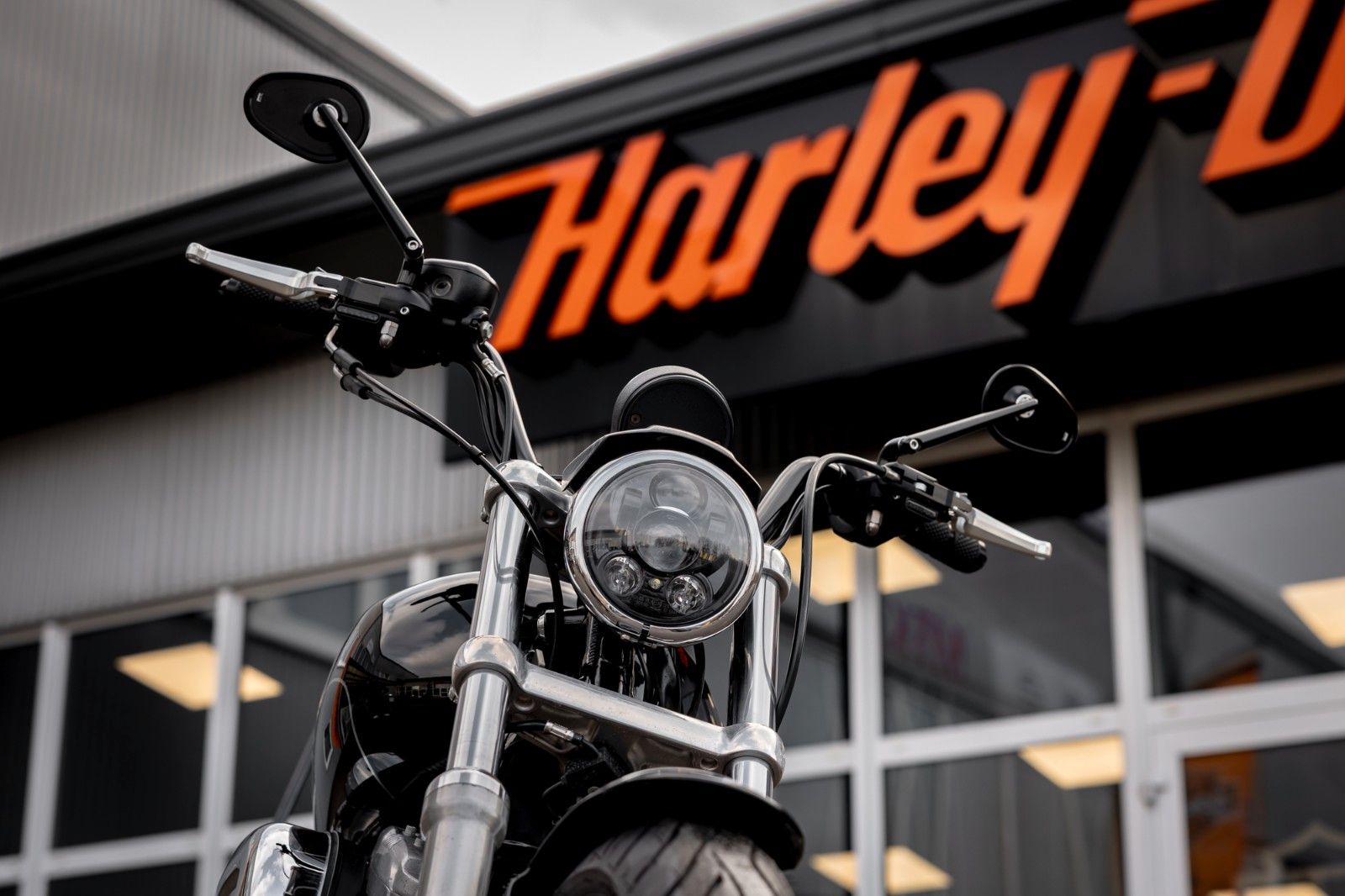 Fahrzeugabbildung Harley-Davidson XL883L SUPERLOW SPORTSTER - MILLER ABGASANLAGE