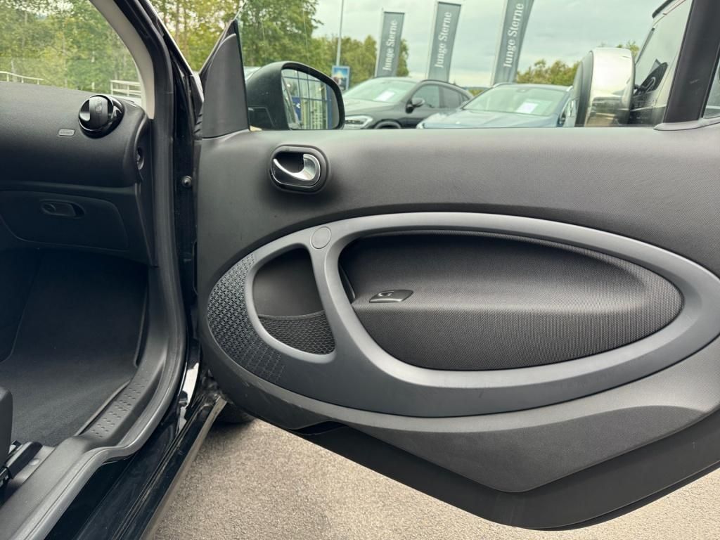 Fahrzeugabbildung Smart smart EQ fortwo *Navi*LM*SHZ*KlimaA*Winterp.