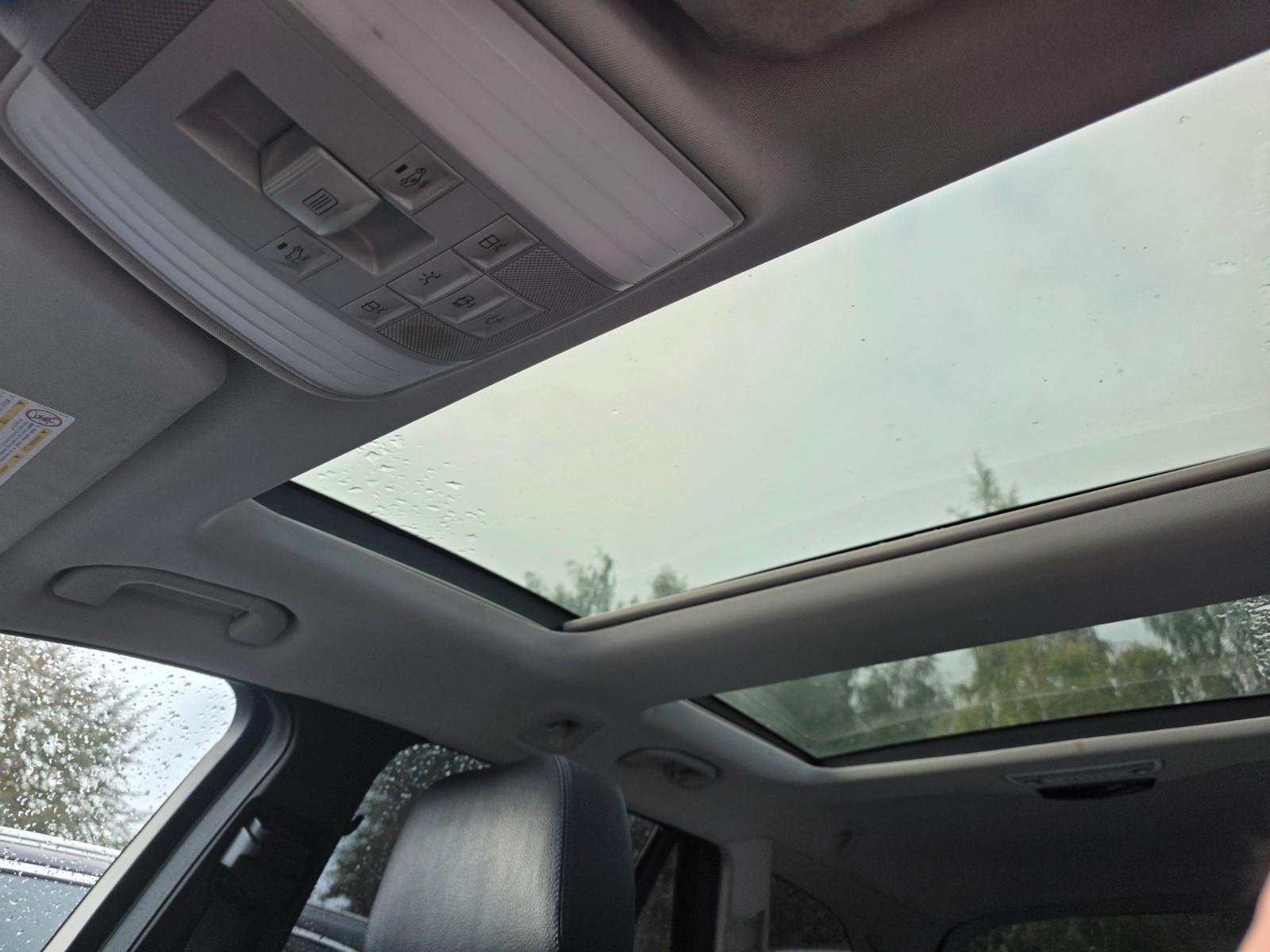 Mercedes-Benz E250 2012 — photo 21