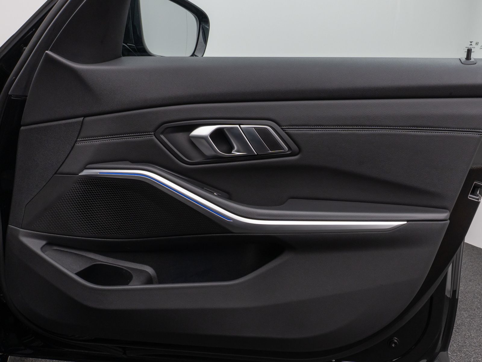 Fahrzeugabbildung BMW 320d  Sport Line Panorama HUD DAB Lordos LED PDC