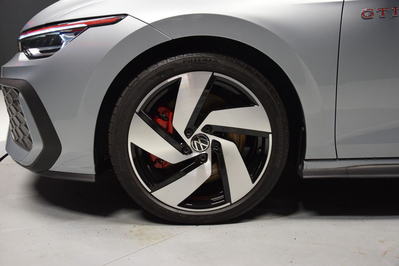 Fahrzeugabbildung Volkswagen Golf 2.0 TSI GTI Panorama DCC H&k ACC Kamera