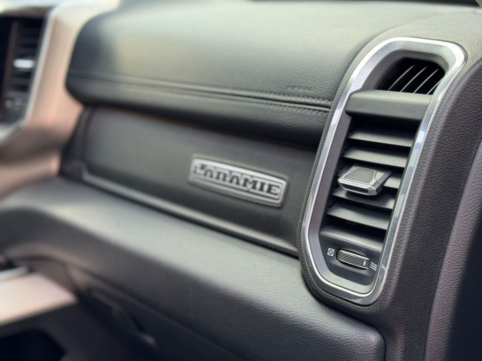 Fahrzeugabbildung Dodge RAM1500 CrewCab Laramie 5.7 HEMI 4x4 Panorama