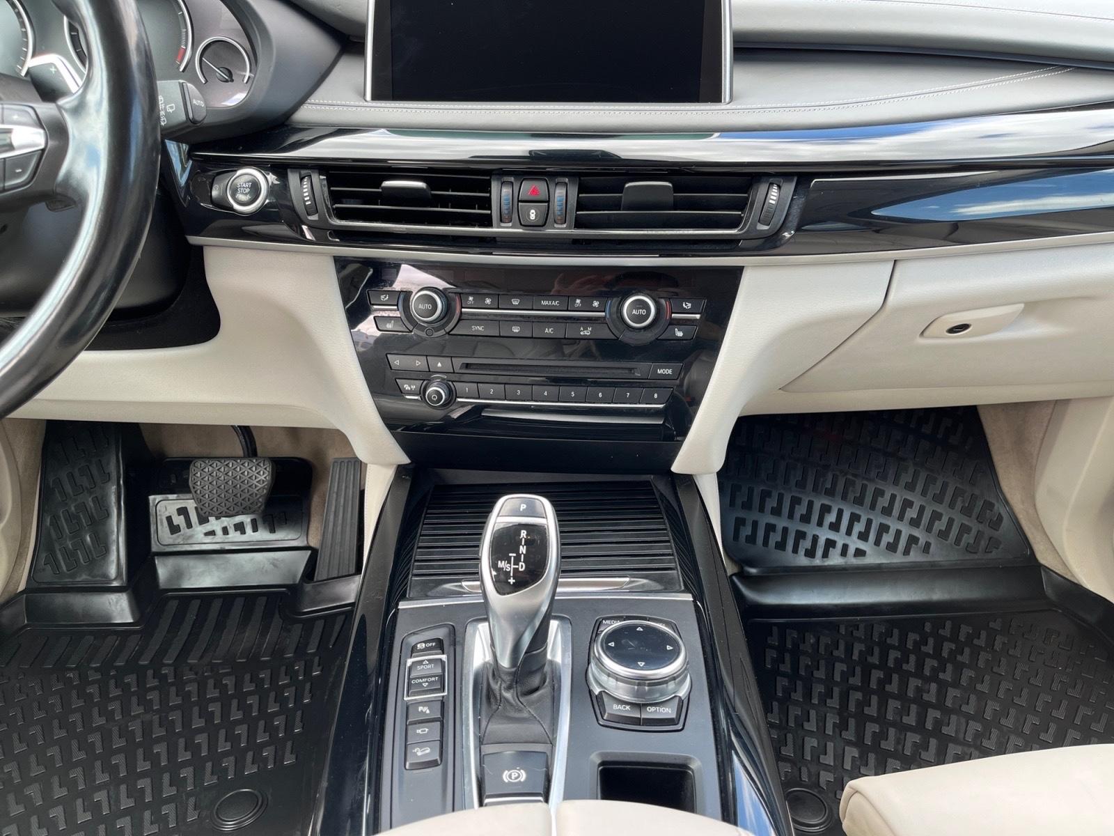BMW X5 xDrive50i V8 449 ch • BVA • Keyless go • Harman Kardon • HUD • Surround View