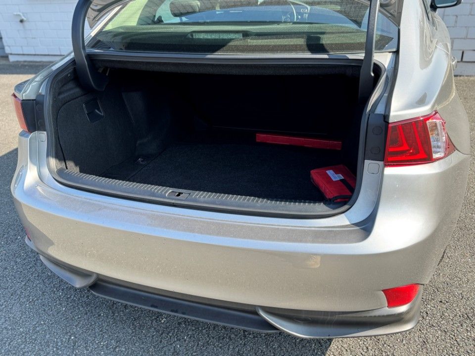 Fahrzeugabbildung Lexus IS 300h Vollhybrid Leder Kamera Winterreifen