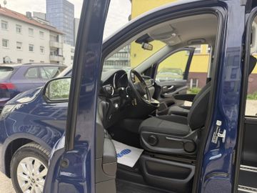 Mercedes V 220 - 11